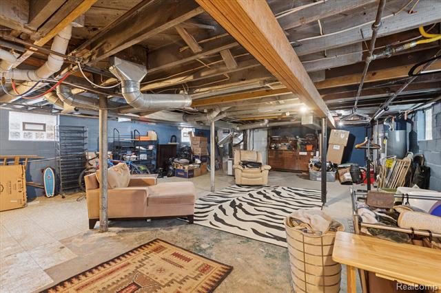 Builiding view thirty three for 265 E Lewiston, Ferndale, MI. 48220