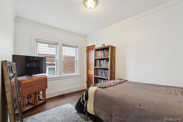 Builiding view thirty for 265 E Lewiston, Ferndale, MI. 48220