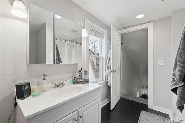 Builiding view twenty seven for 265 E Lewiston, Ferndale, MI. 48220