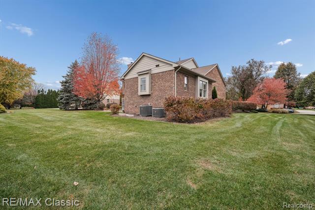 Builiding view fifty one for 47595 Greenwich, Novi, MI. 48374