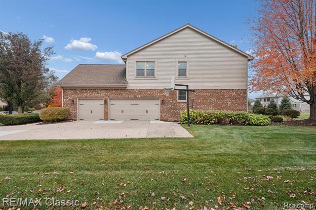 Builiding view fifty two for 47595 Greenwich, Novi, MI. 48374