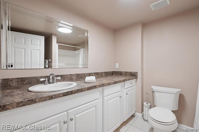 Builiding view forty five for 47595 Greenwich, Novi, MI. 48374