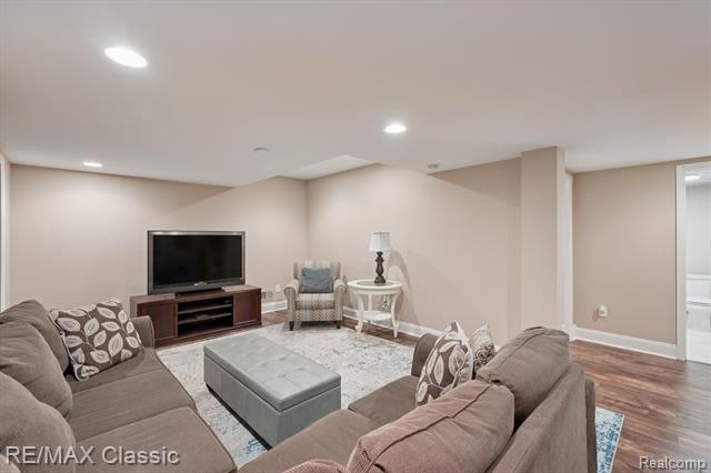 Builiding view forty one for 47595 Greenwich, Novi, MI. 48374