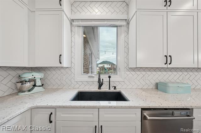 Builiding view sixteen for 47595 Greenwich, Novi, MI. 48374