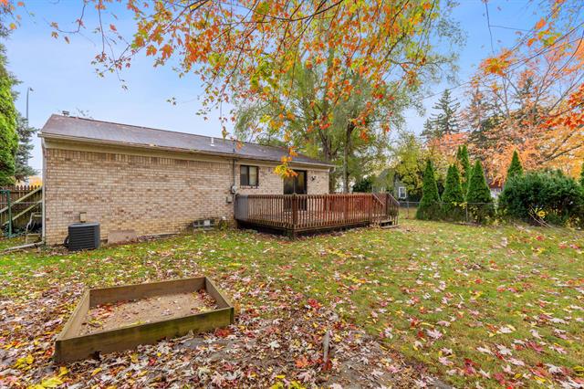 Builiding view twenty four for 12111 Inkster, Livonia, MI. 48150