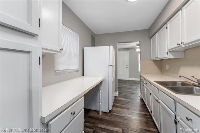 Builiding view four for 23337 Reynolds, Hazel Park, MI. 48030