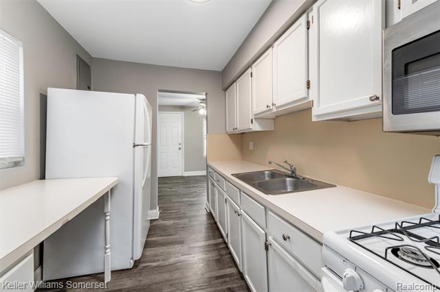 Builiding view three for 23337 Reynolds, Hazel Park, MI. 48030