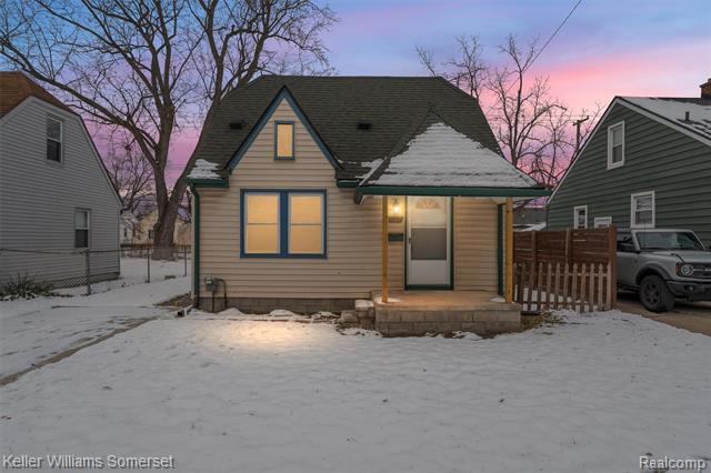 front view for 23337 Reynolds Ave, Hazel Park, Mi. 48030