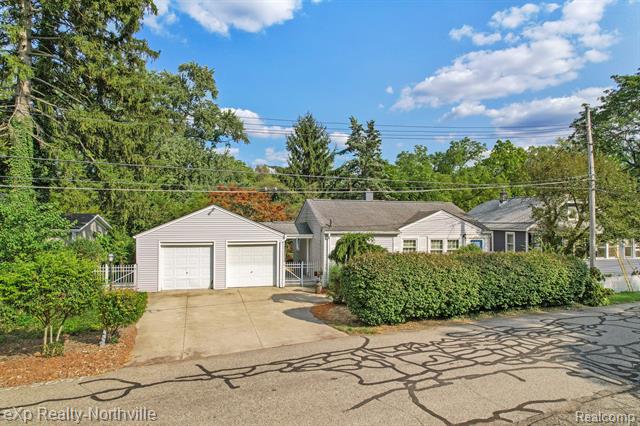 Builiding view five for 23930 Cass, Farmington, MI. 48335