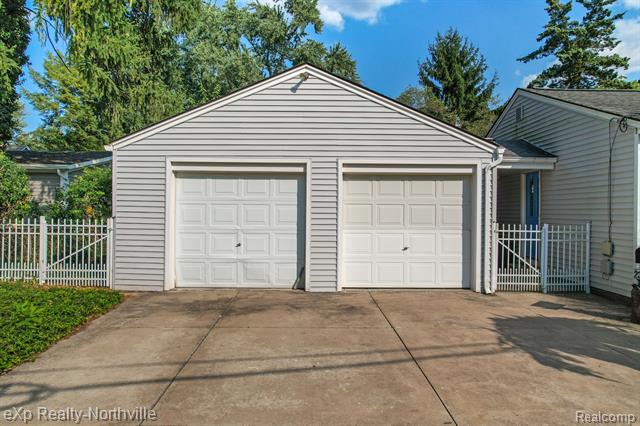 Builiding view four for 23930 Cass, Farmington, MI. 48335