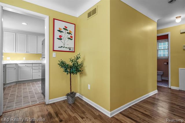 Builiding view nine for 23930 Cass, Farmington, MI. 48335