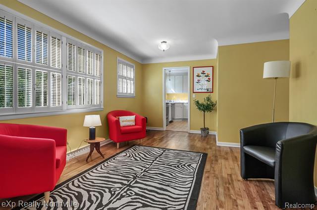 Builiding view six for 23930 Cass, Farmington, MI. 48335