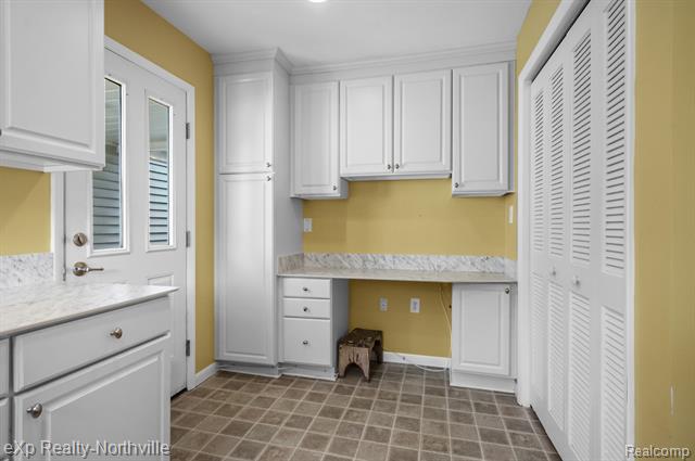 Builiding view thirteen for 23930 Cass, Farmington, MI. 48335