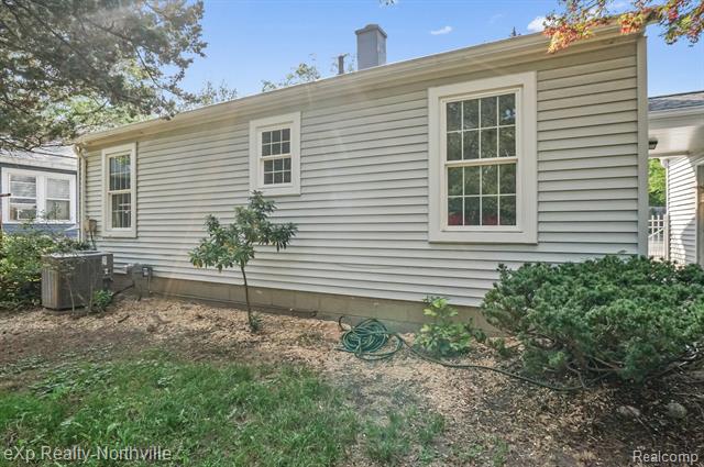 Builiding view thirty one for 23930 Cass, Farmington, MI. 48335