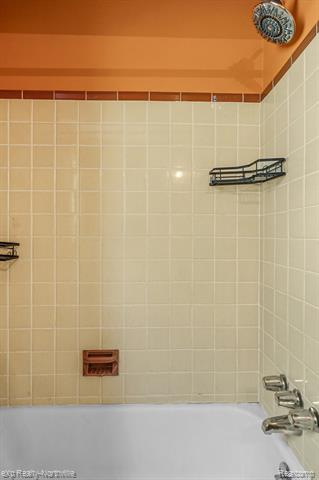 Builiding view twenty four for 23930 Cass, Farmington, MI. 48335