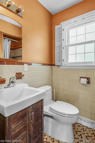 Builiding view twenty three for 23930 Cass, Farmington, MI. 48335