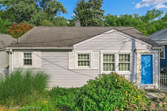 front view for 23930 Cass Ave, Farmington, Mi. 48335