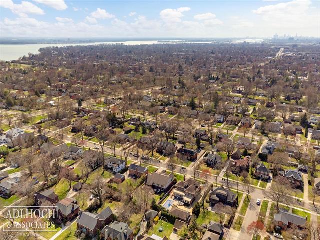 Builiding view forty four for 1020 Kensington, Grosse Pointe, MI. 48230