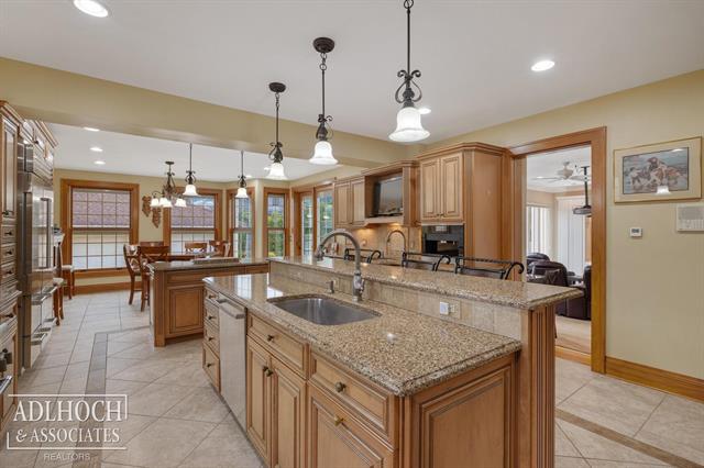 Builiding view ten for 1020 Kensington, Grosse Pointe, MI. 48230