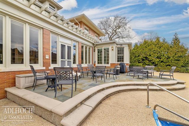 Builiding view thirty four for 1020 Kensington, Grosse Pointe, MI. 48230