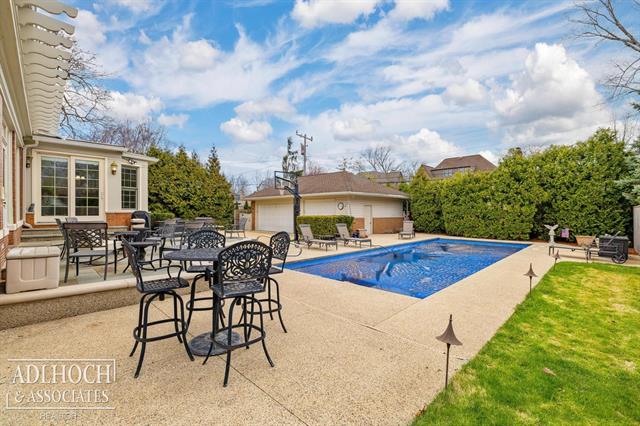 Builiding view thirty seven for 1020 Kensington, Grosse Pointe, MI. 48230