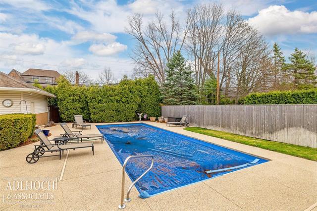 Builiding view thirty three for 1020 Kensington, Grosse Pointe, MI. 48230