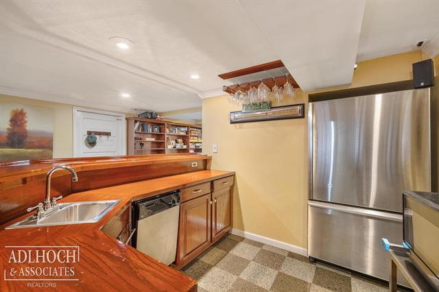Builiding view twenty eight for 1020 Kensington, Grosse Pointe, MI. 48230