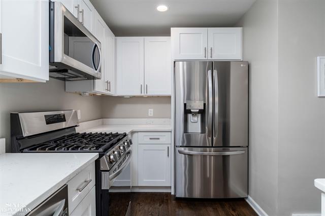 Builiding view eleven for 846 Lakepointe, Grosse Pointe, MI. 48230