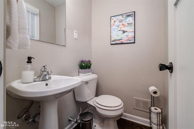 Builiding view fifteen for 846 Lakepointe, Grosse Pointe, MI. 48230