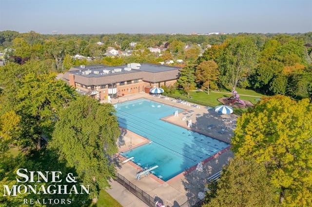 Builiding view fifty nine for 846 Lakepointe, Grosse Pointe, MI. 48230