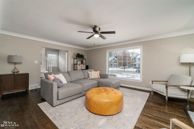 Builiding view five for 846 Lakepointe, Grosse Pointe, MI. 48230