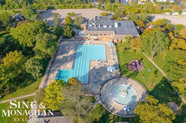 Builiding view forty nine for 846 Lakepointe, Grosse Pointe, MI. 48230