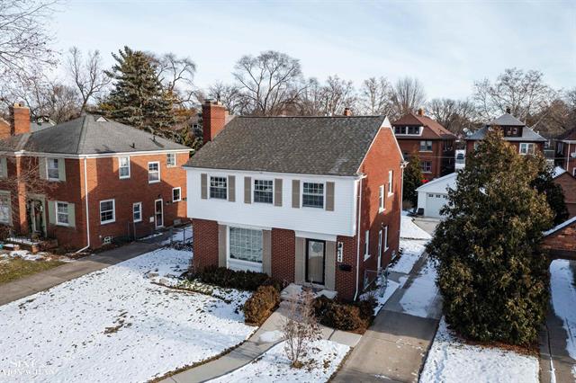 Builiding view forty for 846 Lakepointe, Grosse Pointe, MI. 48230