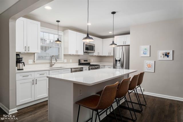 Builiding view ten for 846 Lakepointe, Grosse Pointe, MI. 48230