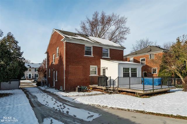 Builiding view thirty five for 846 Lakepointe, Grosse Pointe, MI. 48230