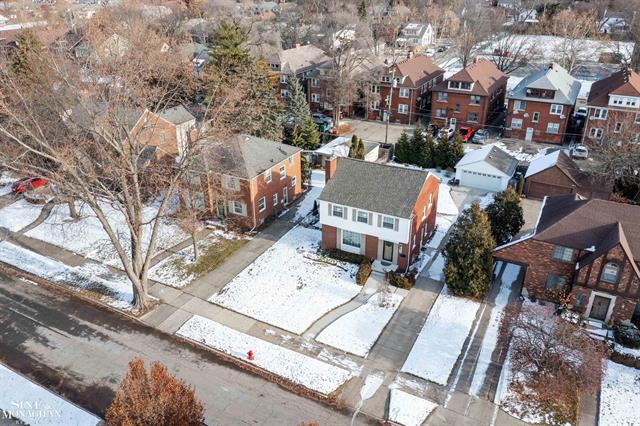 Builiding view thirty three for 846 Lakepointe, Grosse Pointe, MI. 48230