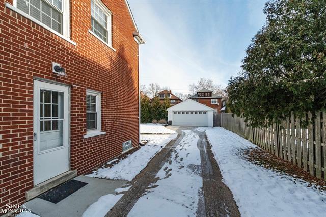 Builiding view thirty for 846 Lakepointe, Grosse Pointe, MI. 48230