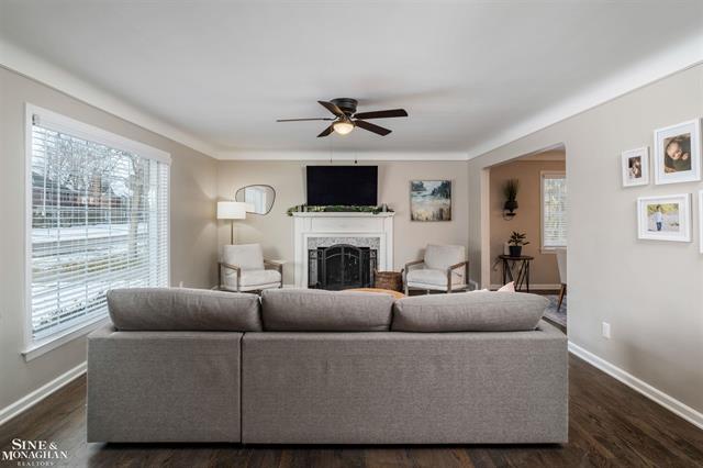 Builiding view three for 846 Lakepointe, Grosse Pointe, MI. 48230