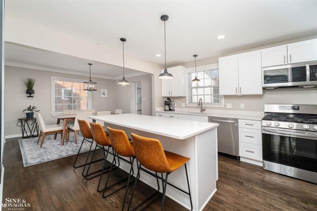 Builiding view twelve for 846 Lakepointe, Grosse Pointe, MI. 48230