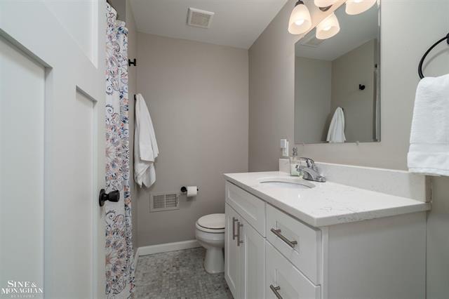 Builiding view twenty two for 846 Lakepointe, Grosse Pointe, MI. 48230