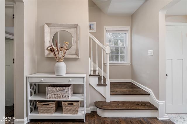 Builiding view two for 846 Lakepointe, Grosse Pointe, MI. 48230