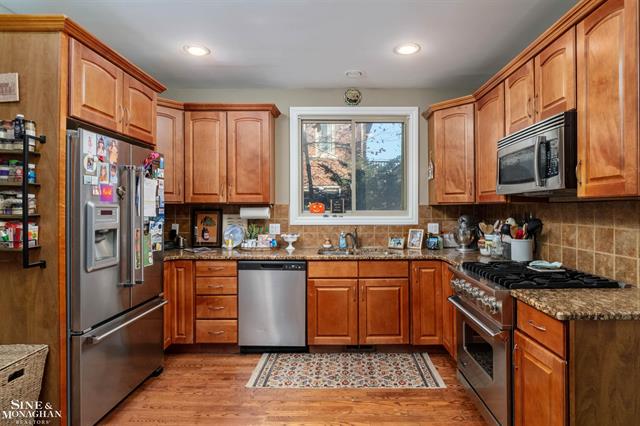 Builiding view eight for 976 Lakepointe, Grosse Pointe, MI. 48230