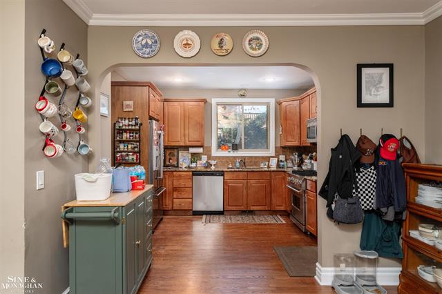 Builiding view nine for 976 Lakepointe, Grosse Pointe, MI. 48230