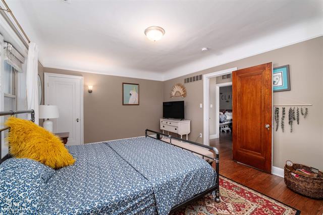 Builiding view sixteen for 976 Lakepointe, Grosse Pointe, MI. 48230