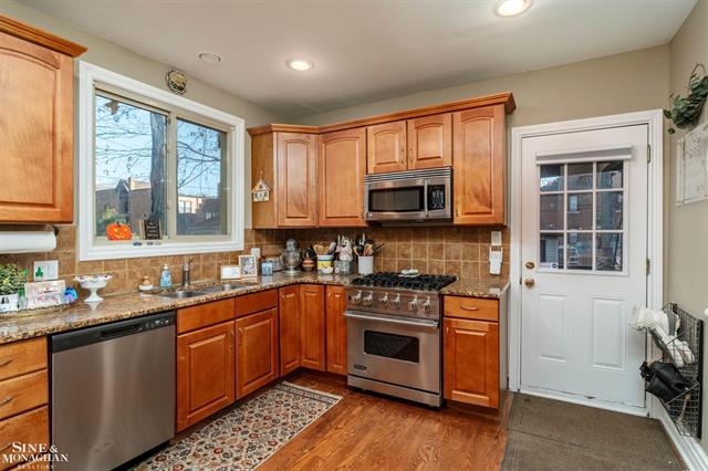 Builiding view ten for 976 Lakepointe, Grosse Pointe, MI. 48230