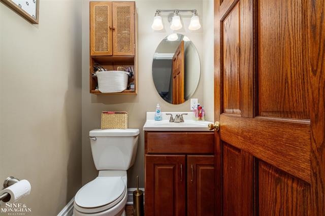 Builiding view thirteen for 976 Lakepointe, Grosse Pointe, MI. 48230