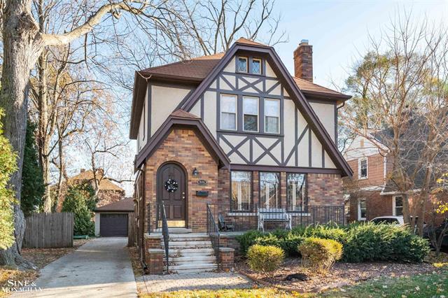 Builiding view thirty for 976 Lakepointe, Grosse Pointe, MI. 48230