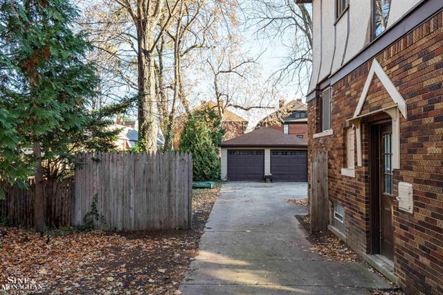 Builiding view twenty five for 976 Lakepointe, Grosse Pointe, MI. 48230