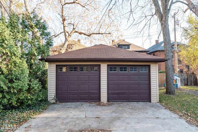 Builiding view twenty seven for 976 Lakepointe, Grosse Pointe, MI. 48230