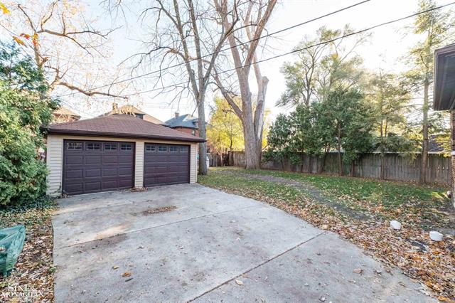 Builiding view twenty six for 976 Lakepointe, Grosse Pointe, MI. 48230